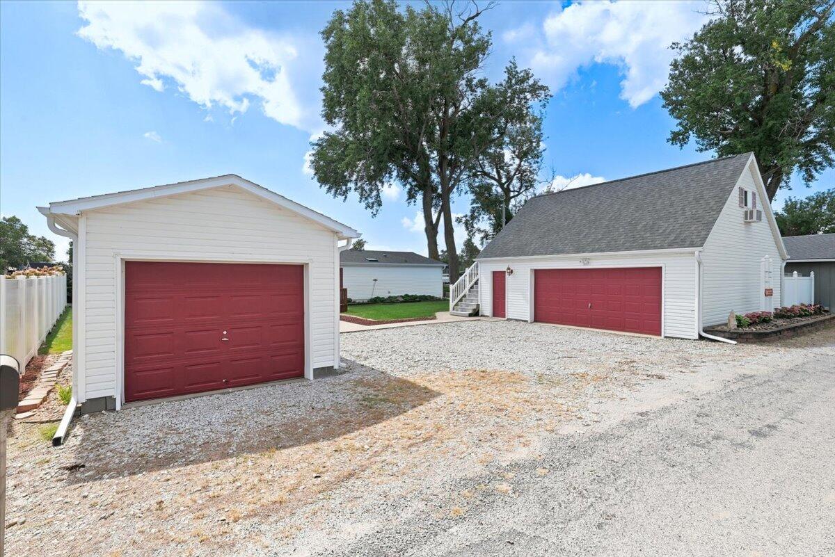 Photo 4 of 50 of home listing at 2373 W Shore Dr, Union, NE 68455