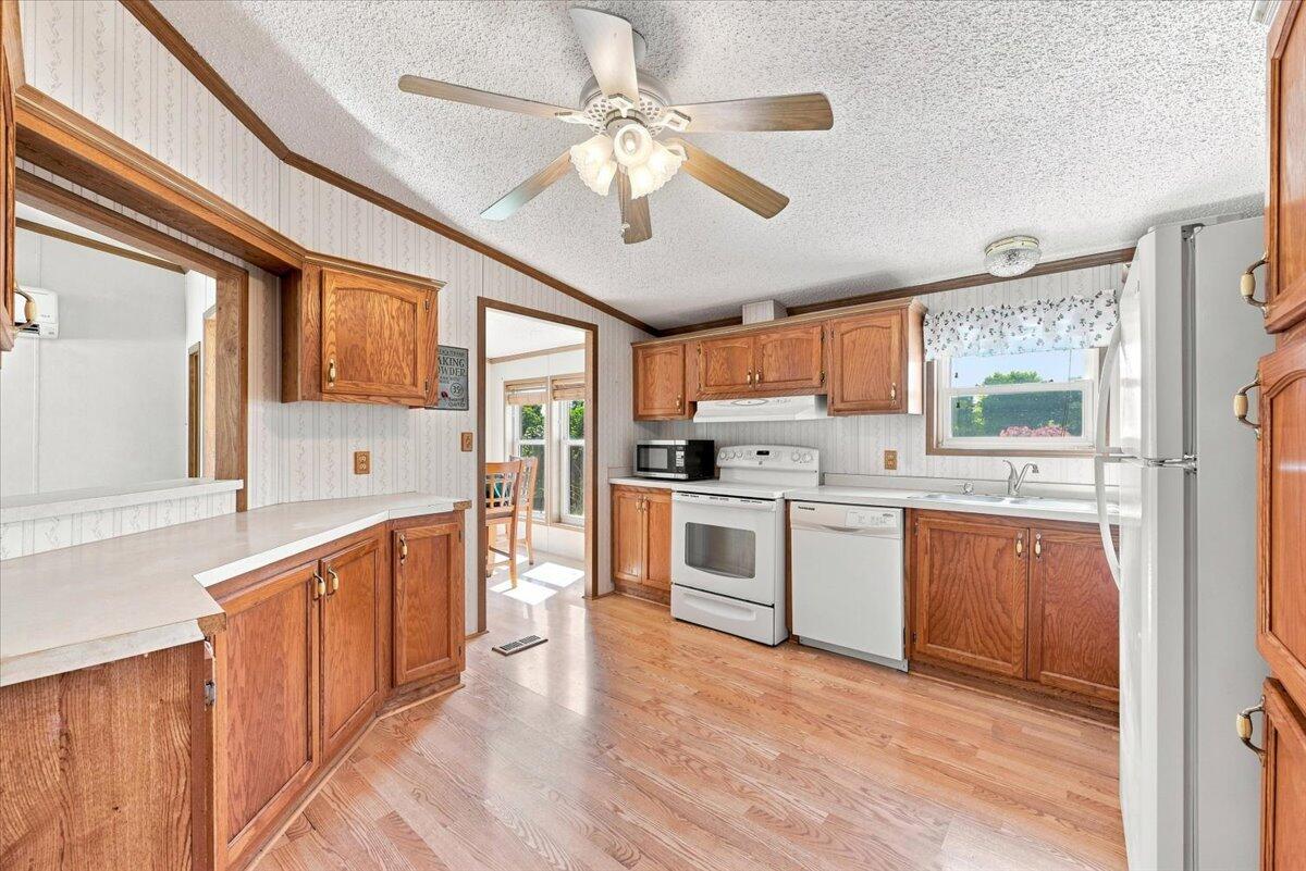 Photo 14 of 50 of home listing at 2373 W Shore Dr, Union, NE 68455