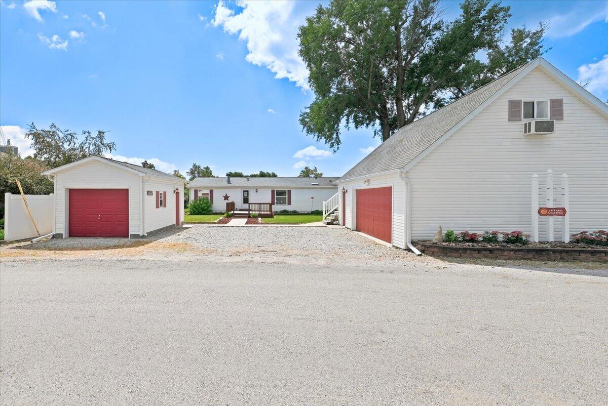 Photo 3 of 50 of home listing at 2373 W Shore Dr, Union, NE 68455