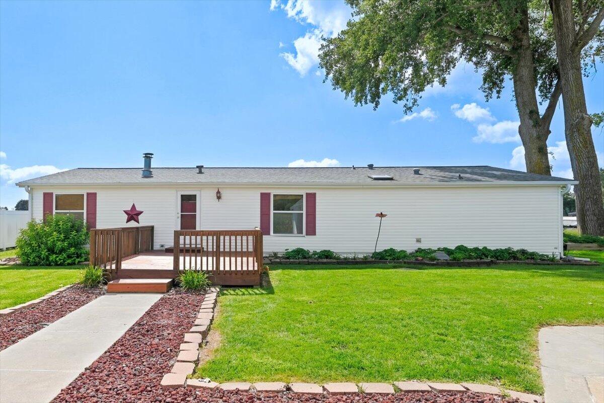Photo 5 of 50 of home listing at 2373 W Shore Dr, Union, NE 68455