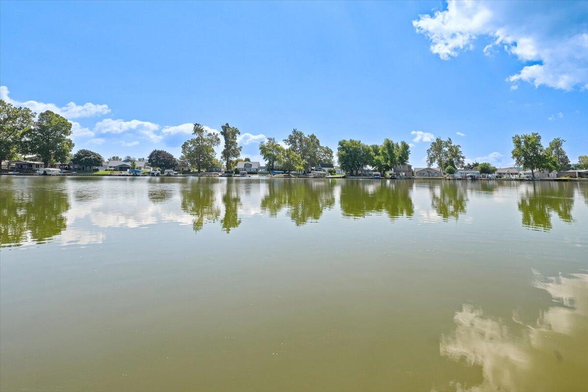 Photo 43 of 50 of home listing at 2373 W Shore Dr, Union, NE 68455